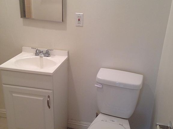 3rd image of 13505 Burbank Blvd APT 7