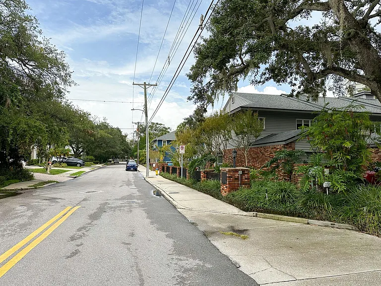 2530 W Maryland Ave #B — Photo 34