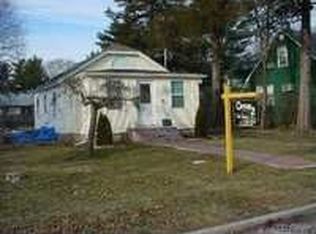 1295 Pembroke St, Uniondale, NY 11553
