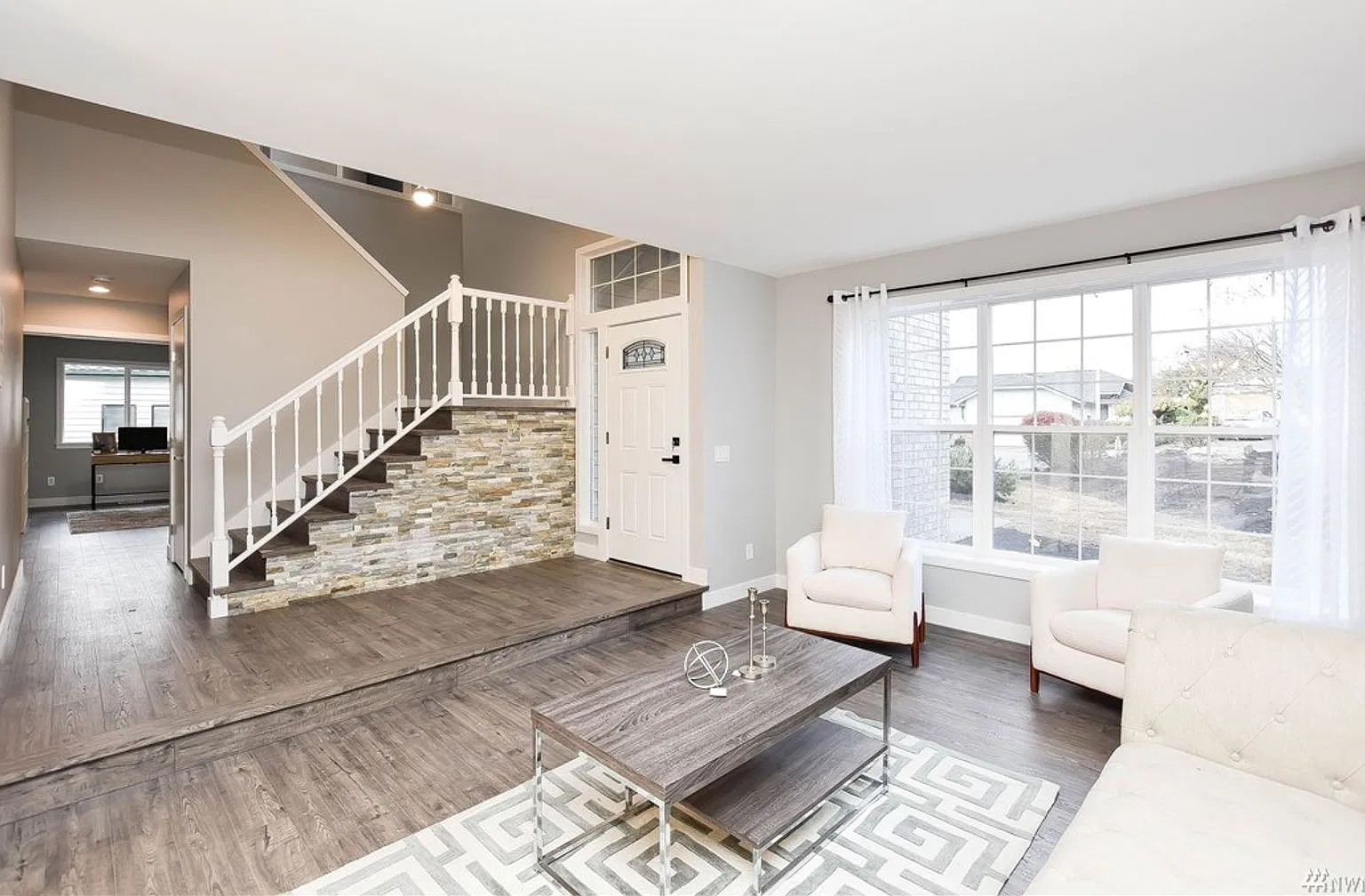 Remodeled Home in Mukilteo! — Photo 3
