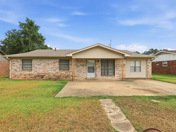 1705 Plantivigne Dr, Texarkana, TX 75501