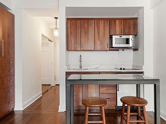 2nd image of 320 E 42nd St APT 1308