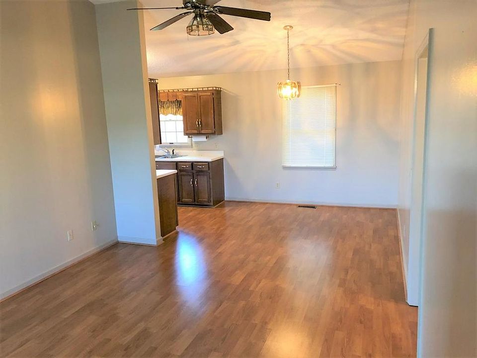 2nd image of 104B Trista Ln