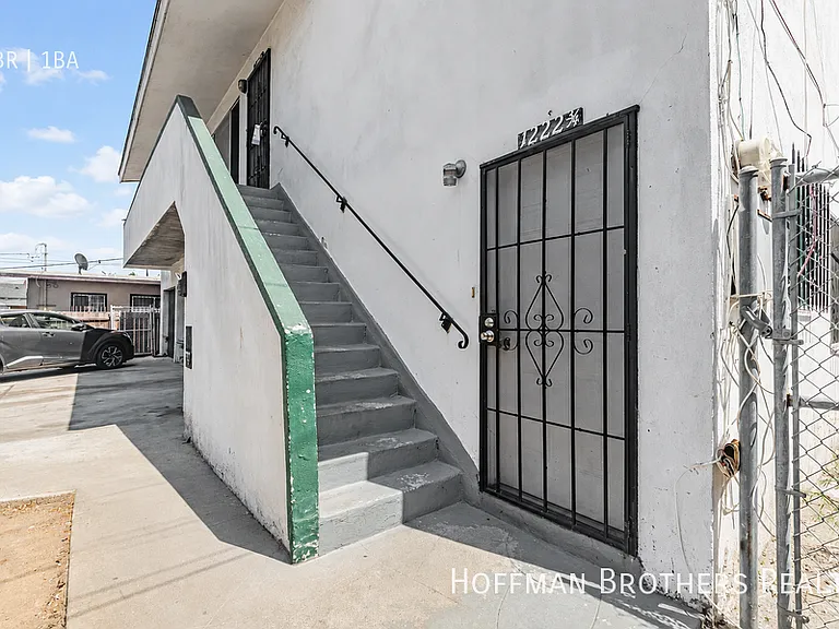 1222 3/4 W 109th Pl — Photo 10