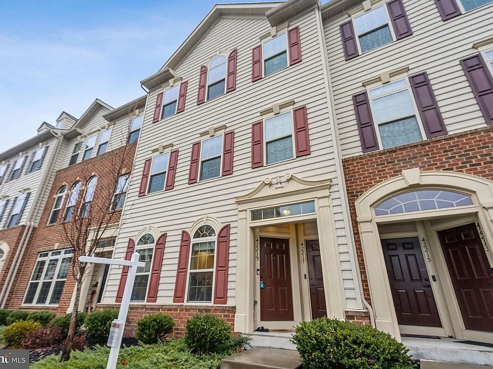 1st image of 42219 Piebald Sq