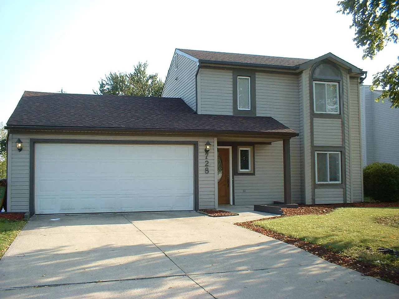 728 Larch Ln photo 1