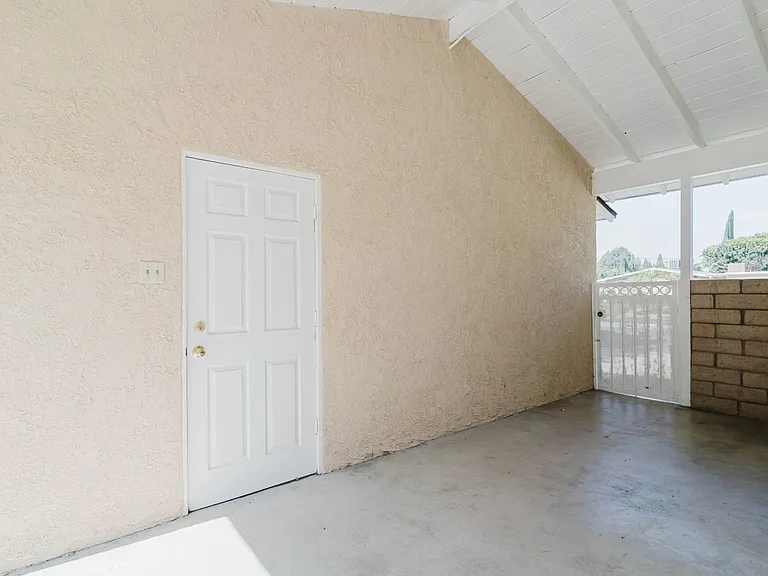 10826 Blucher Ave — Photo 24