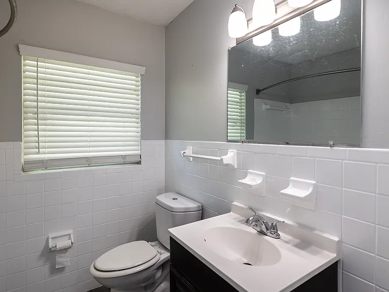 Ortega Village Apartments — Photo 9