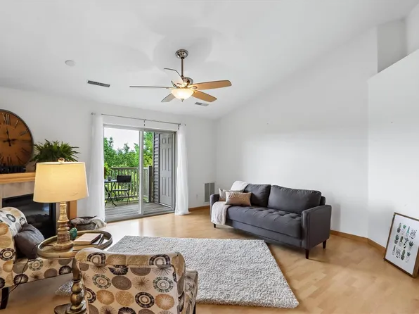 470 N 1st Ave APT 301, Iowa City, IA 52245