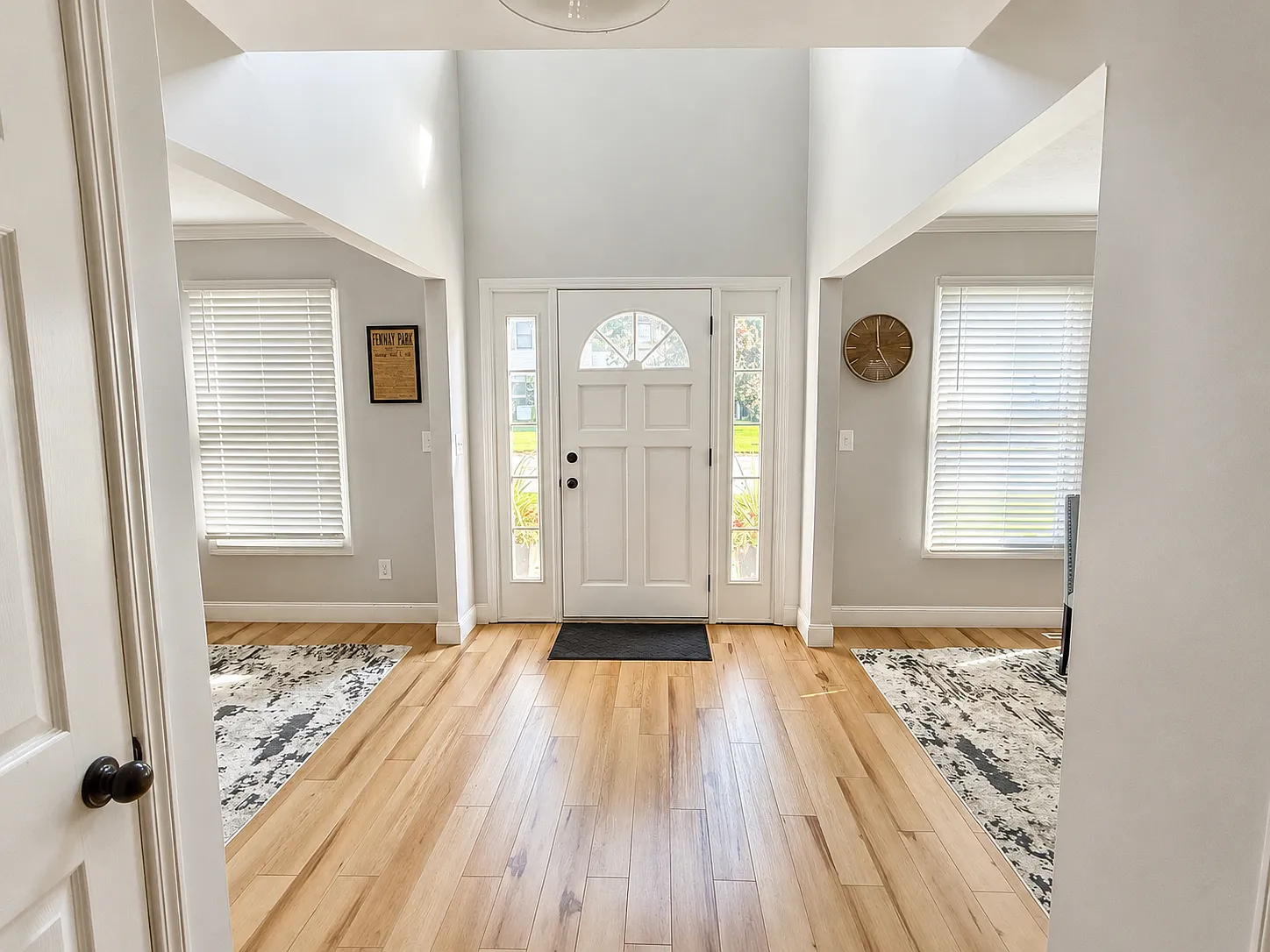 3 bed, 3008 sqft, $3,200 — Photo 3