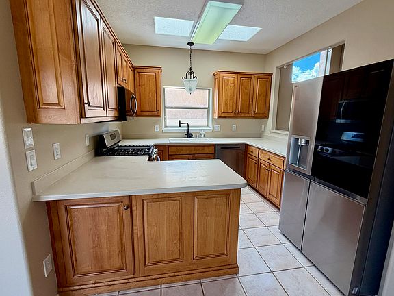 3rd image of 10305 Arroyo Crest Dr NW