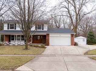 8001 Everglade Ave, Woodridge, IL 60517