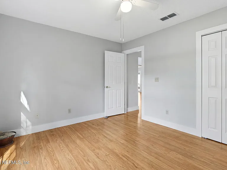 421 Chicopee Ct — Photo 9