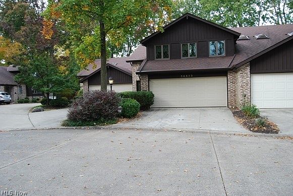 1st image of 20522 Hilliard Blvd