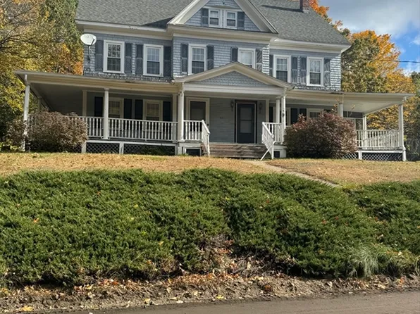 84 Quinapoxet St, Jefferson, MA 01522