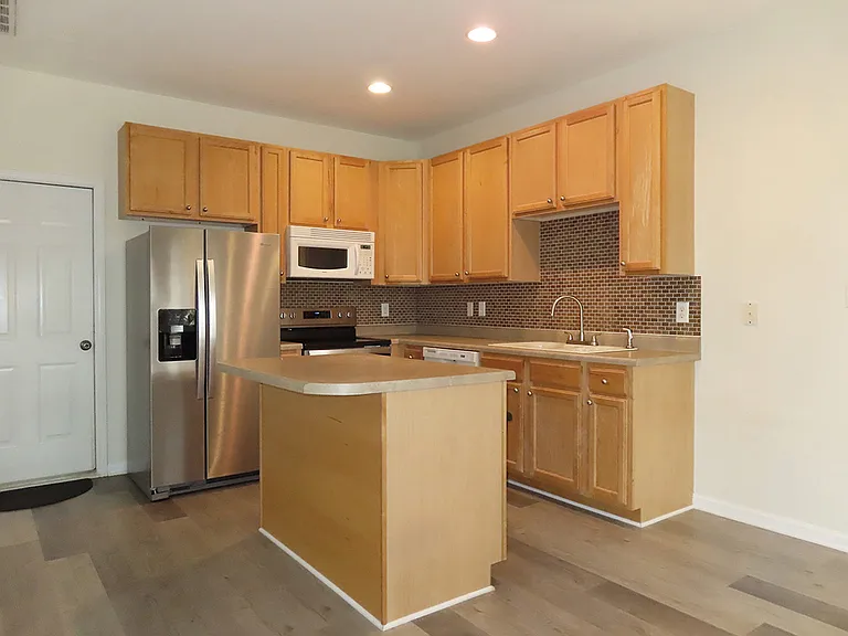 245 Plaza Dr #E — Photo 6