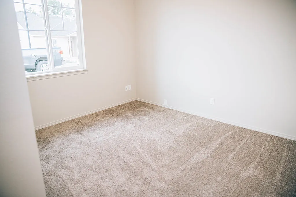 Building Photo - 301 S Marigold Ln #1
