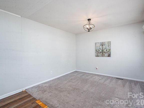 4th image of 708 Noles Dr