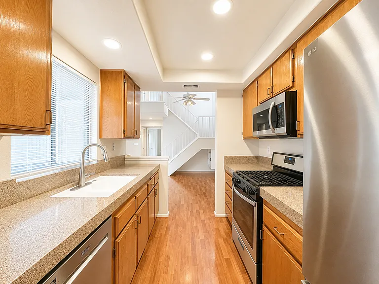 1629 Windmill Ln #E — Photo 16