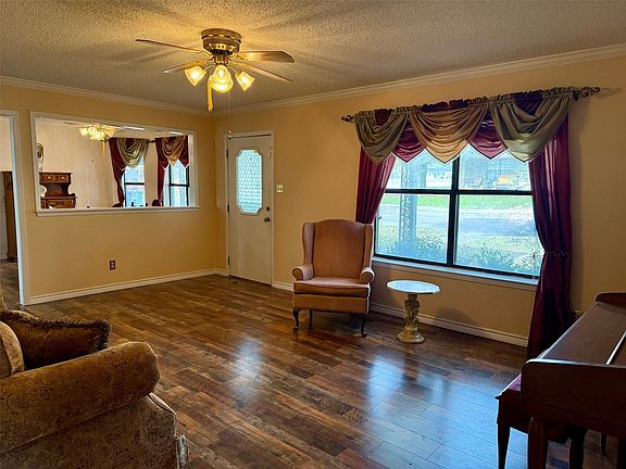 5th image of 300 Denton Ct