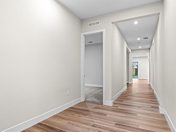 5th image of 1395 Roosevelt Street