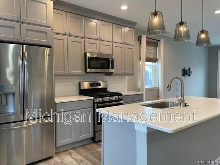 411 Wright St — Photo 3