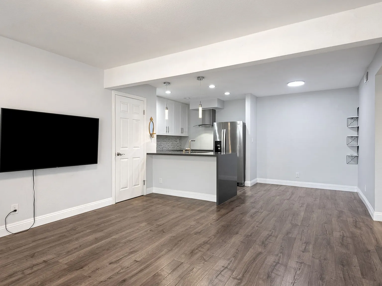 1 bed, 722 sqft, $2,200 — Photo 3