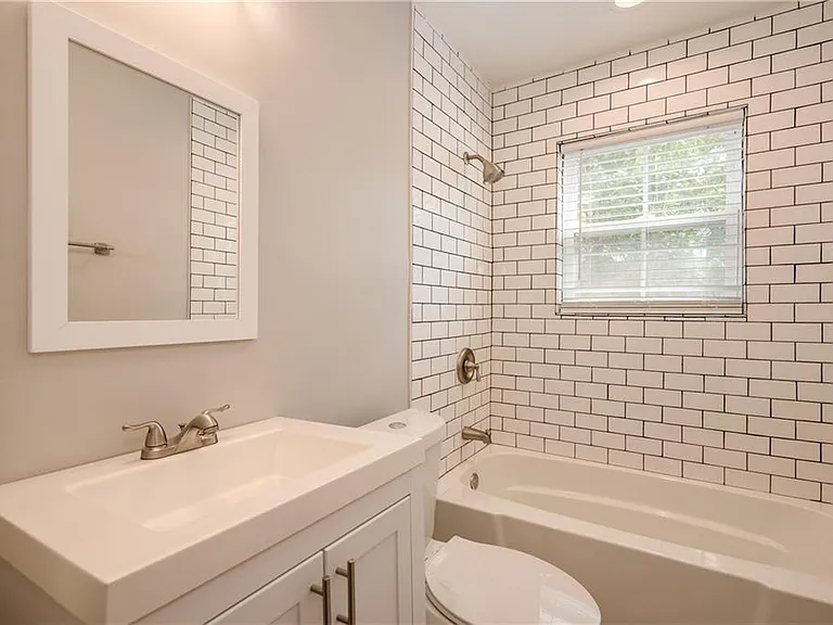 880 Saint Charles Ave NE #5 — Photo 8