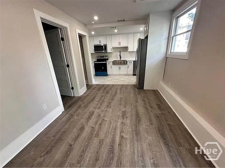 221 W Duffy St #E5 — Photo 3
