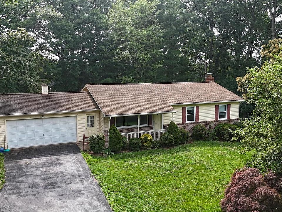 1st image of 220 Hideaway Dr