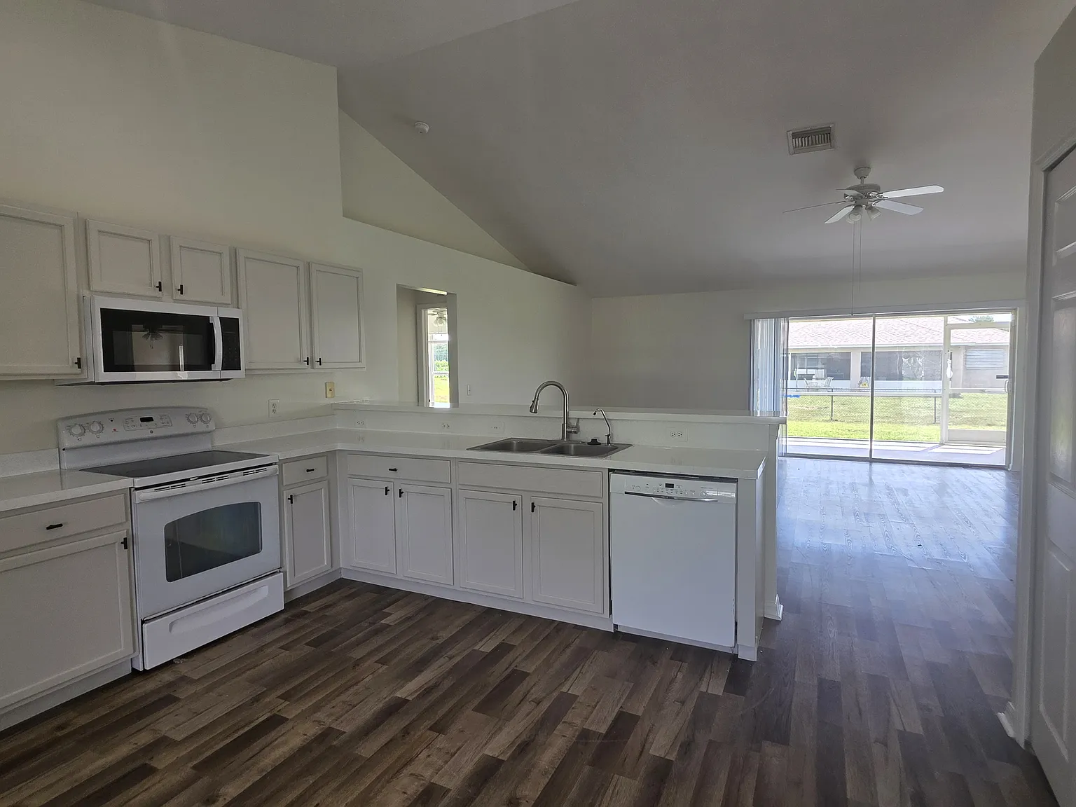 4 bed, 1835 sqft, $1,950 — Photo 4