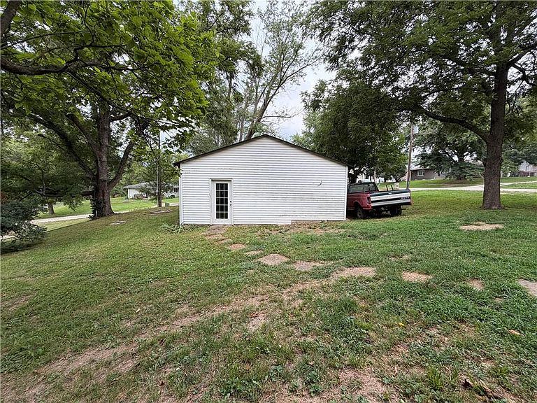 Listing photo 4