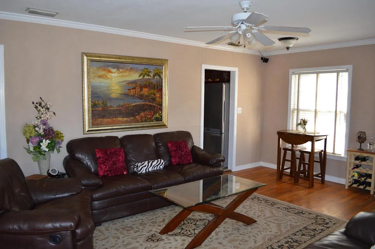 3 bed, 1090 sqft, $1,850 — Photo 4