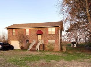 1067 Ridge Dr, Killen, AL 35645