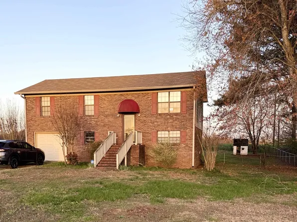 1067 Ridge Dr, Killen, AL 35645