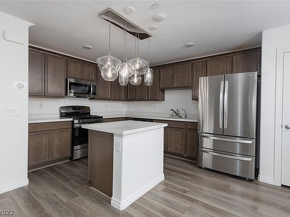 4th image of 378 Rosefinch St