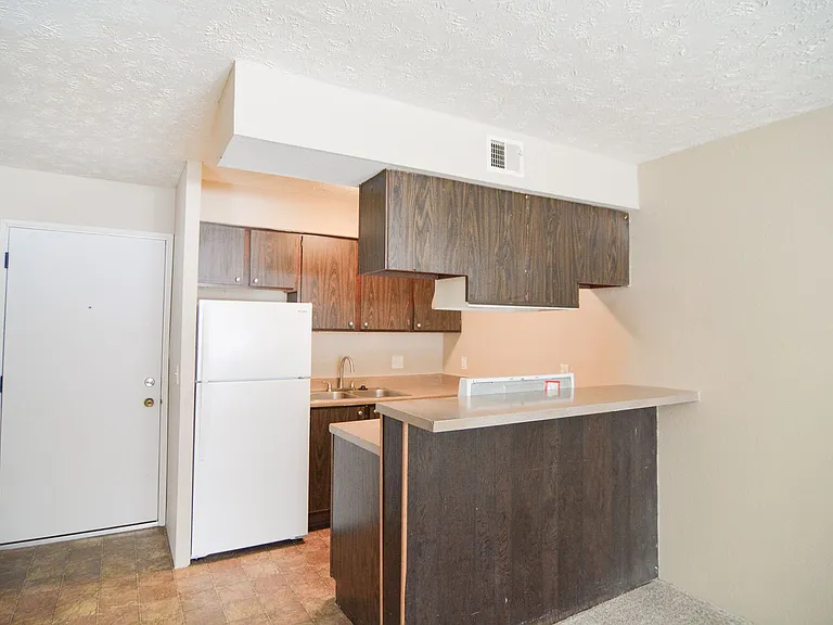 Cottonwood Apartments — Photo 20