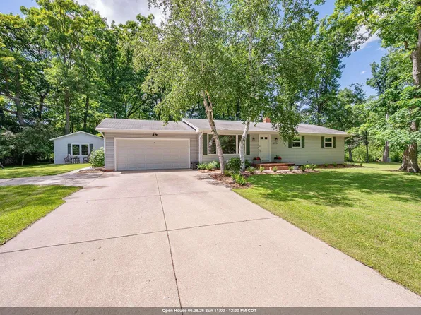 2734 Pioneer Dr, Green Bay, WI 54313
