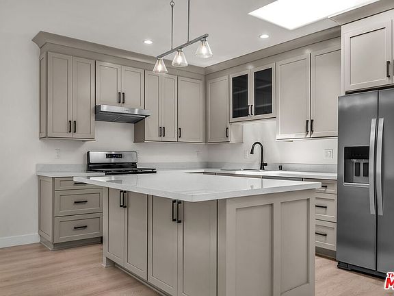 5th image of 303 Culver Blvd
