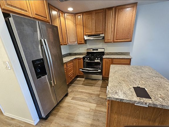 5th image of 304 SE L St