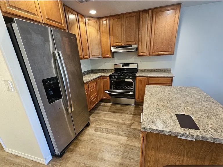 304 SE L St — Photo 5