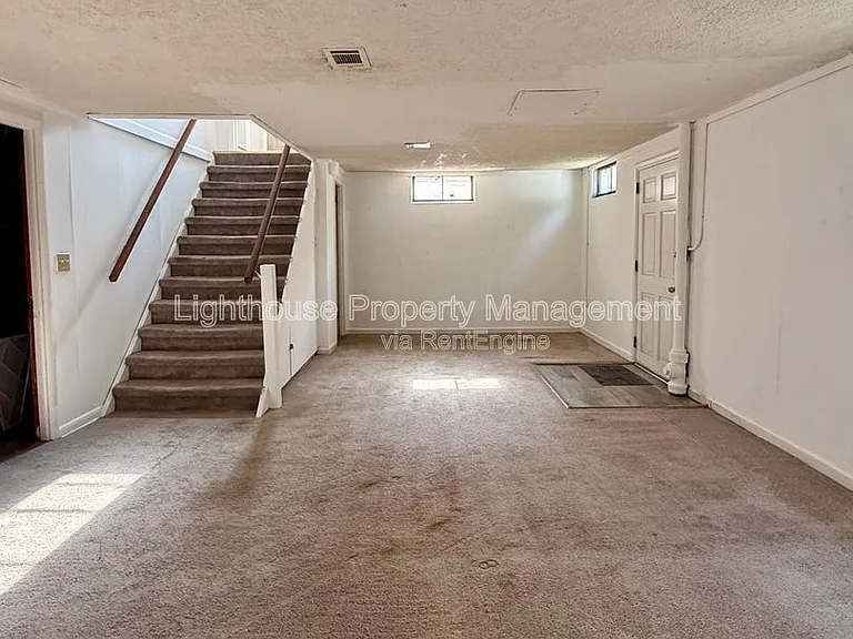 2118 Woodbine Ave — Photo 11