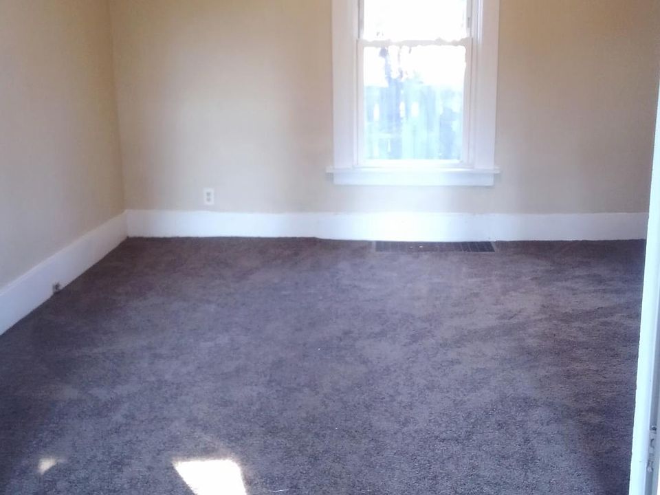 1st image of 10 E Woodland Ave