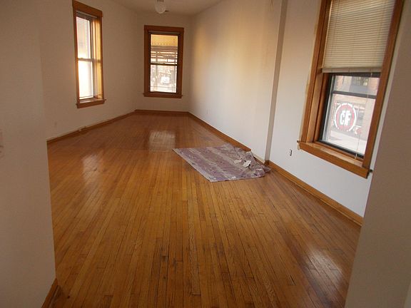3rd image of 3420 N Paulina St #2S