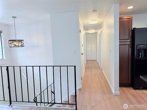 4th image of 904 N Waugh Road