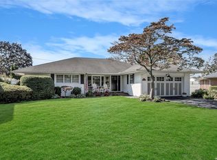 615 Kathleen Pl, Westbury, NY 11590