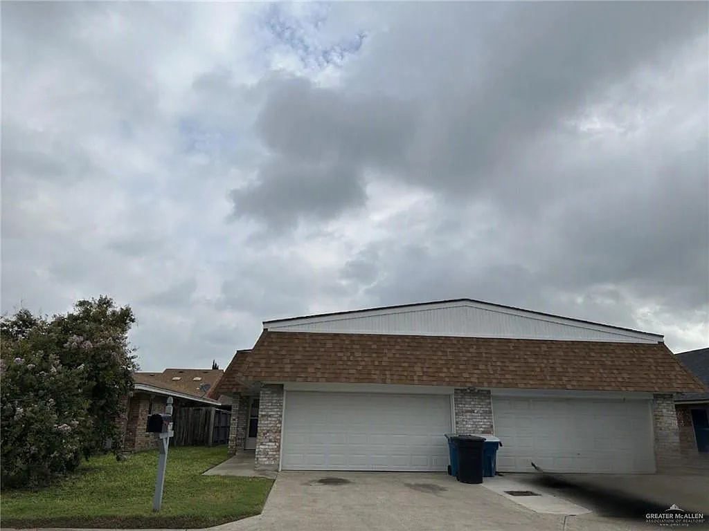 3 bed, 2.0 bath, 1225 sqft, $1,200 — Photo 2