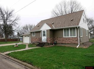 422 S Hunt St, Lake Crystal, MN 56055