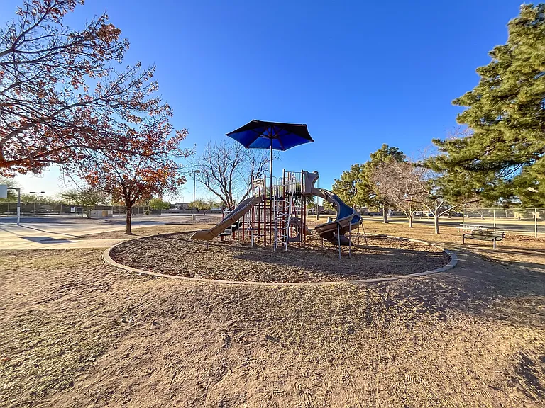 9276 E Sutton Dr — Photo 35