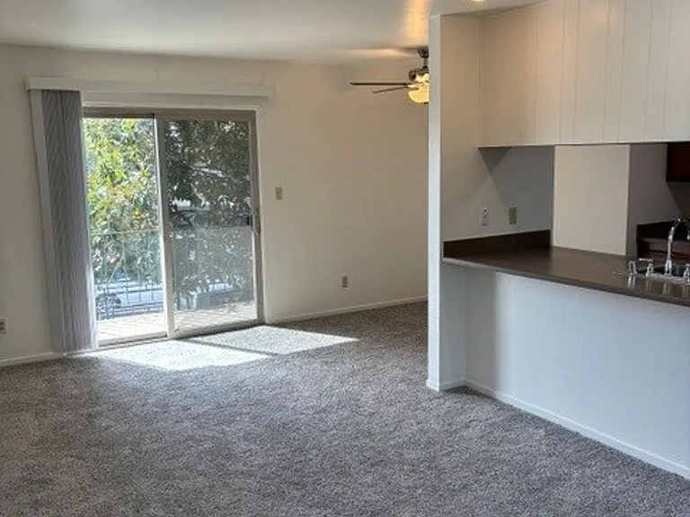 3100 Jersey Way — Photo 2